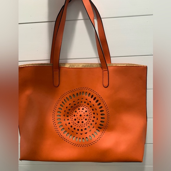 Neiman Marcius,  Orange carry all tote bag. - Picture 9 of 10
